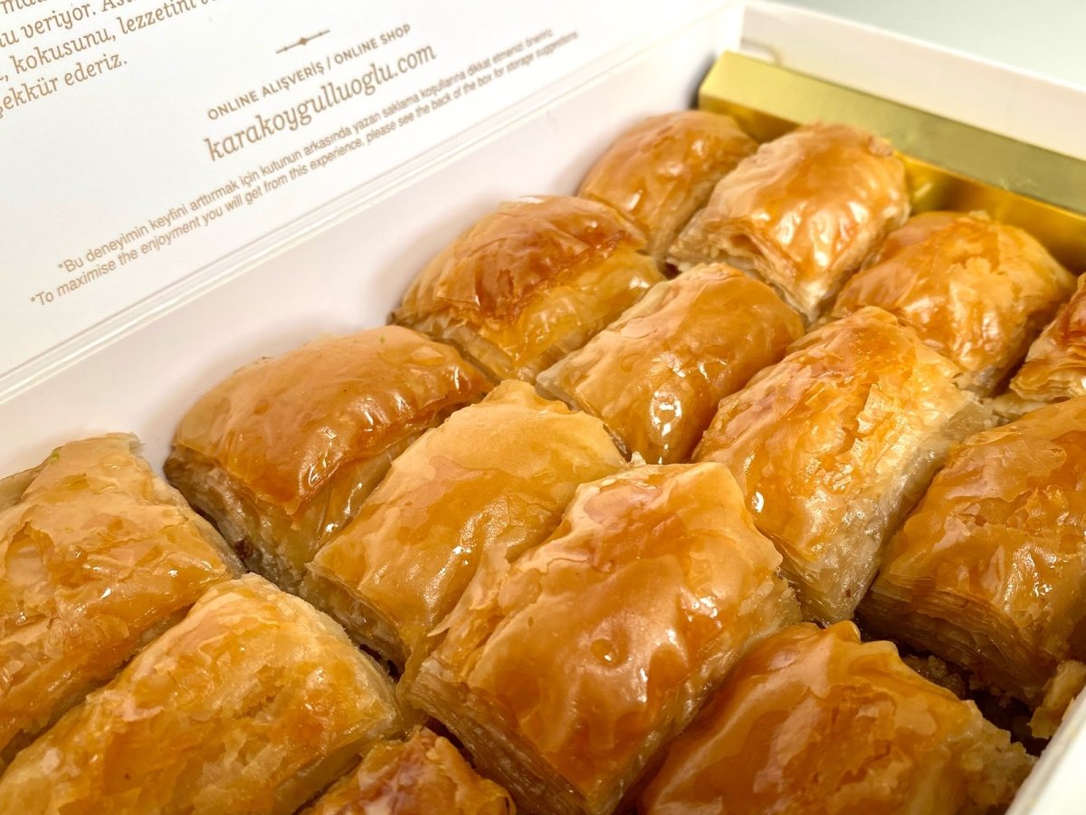 Karakoy Gulluoglu | Tyrkisk Lys Baklava med Valnødder (Lav Glykemisk Indeks)