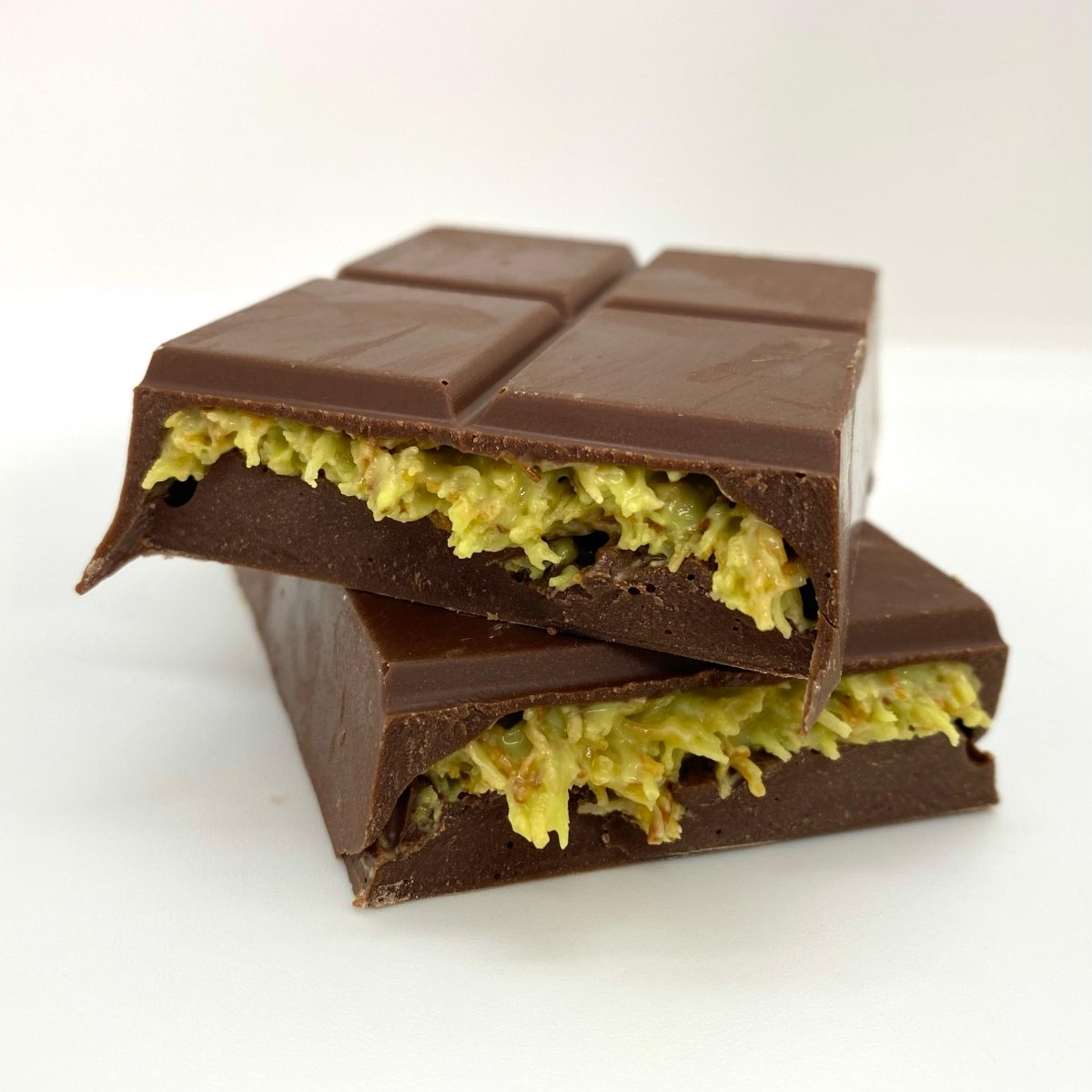 V - Gift Pistachio Praline Dubai Chocolate Bar – 146g - TryAladdin