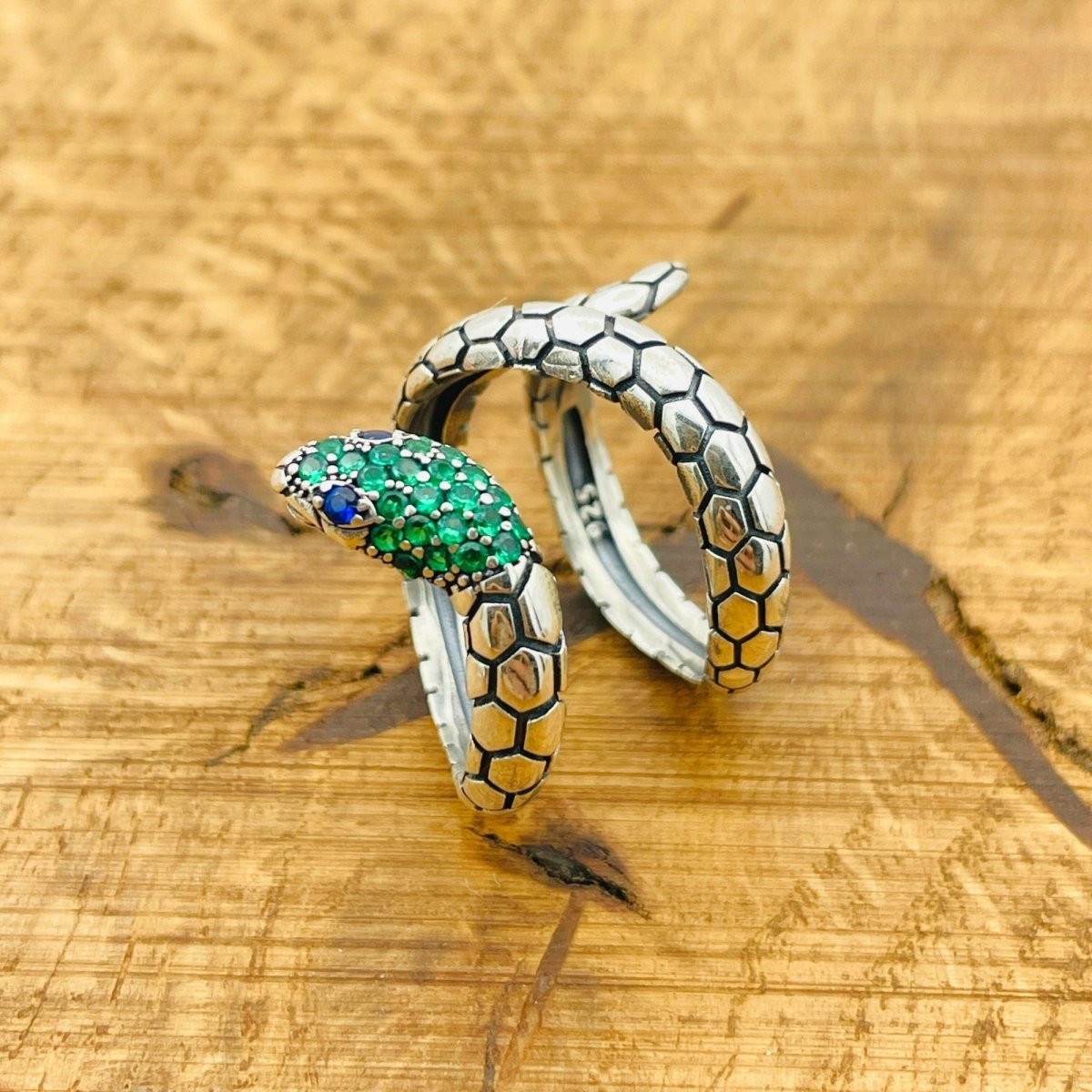 Adjustable Emerald Snake Ring - TryAladdin