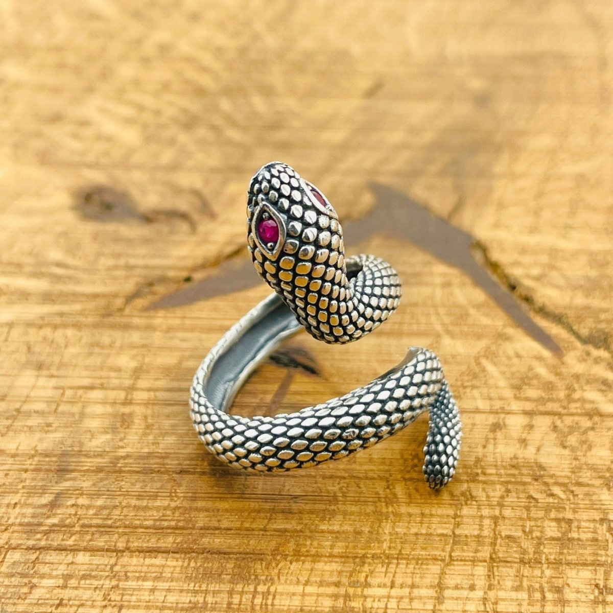 Adjustable Purple Snake Eyes Ring - TryAladdin