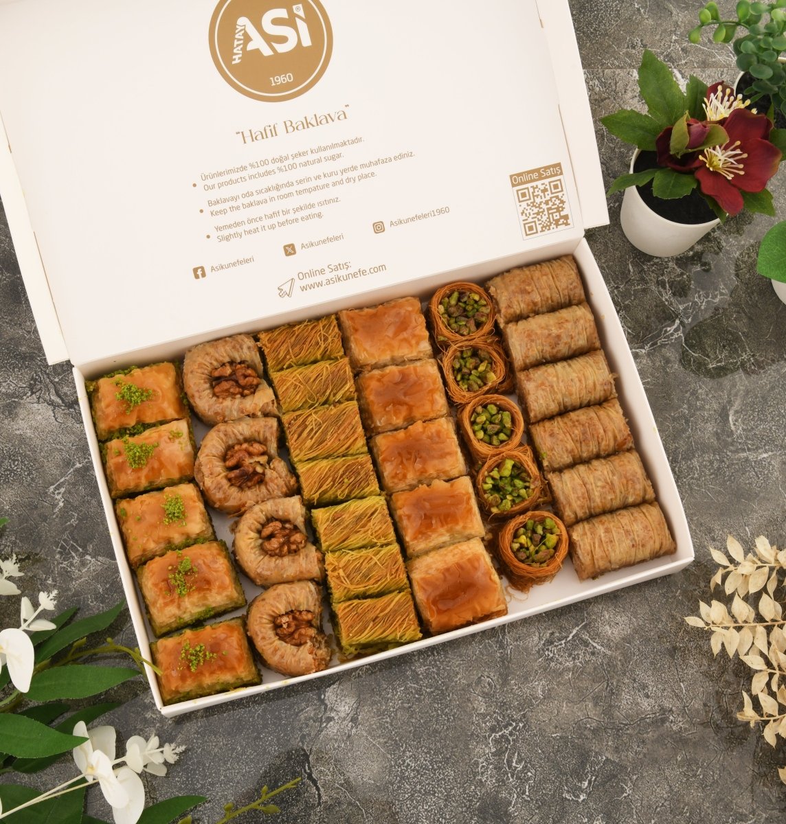 Asi | Gourmet Assorted Baklava with Pistachio and Walnut - TryAladdin