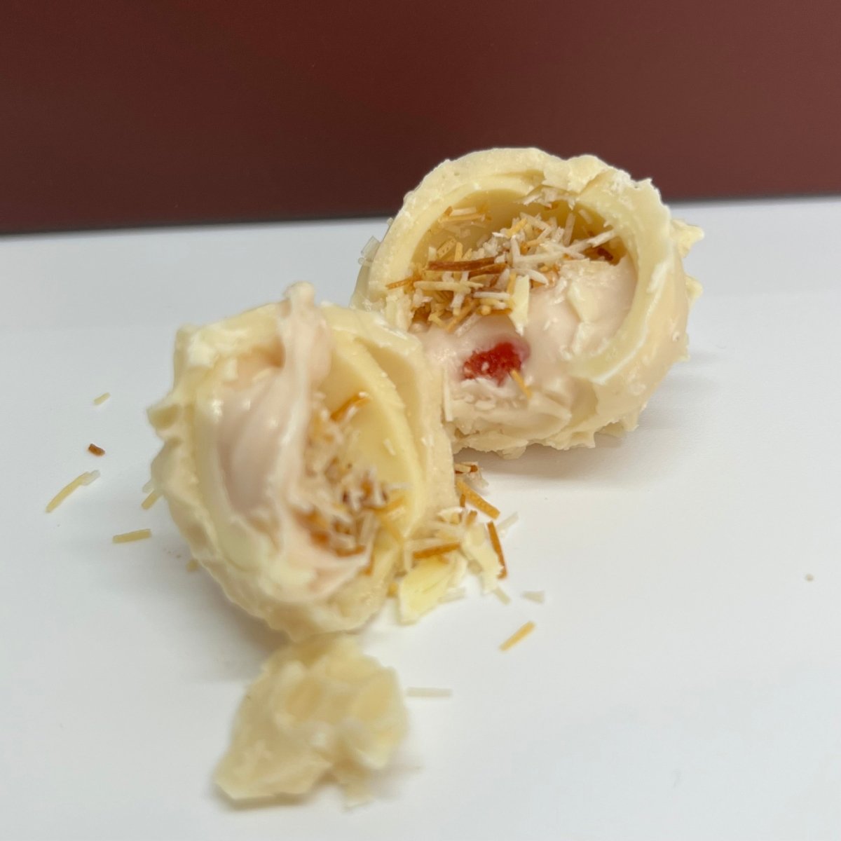 Ema Chocolate Milk and White Chocolate Truffles with Strawberry Filled - Merry Christmas Box - 250g - TryAladdin