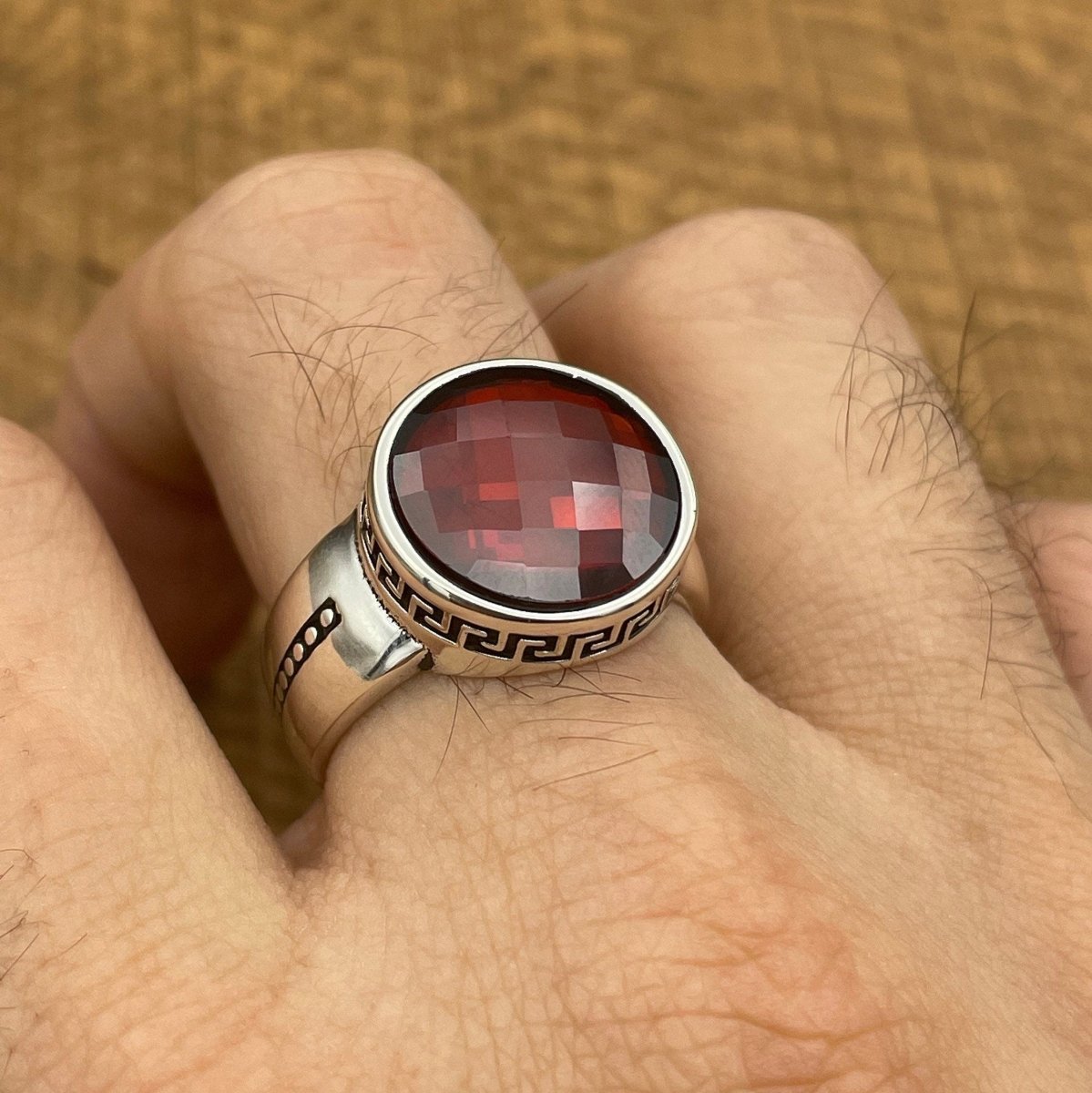 Handmade Minimalist Oval Red Zircon Silver Ring - TryAladdin