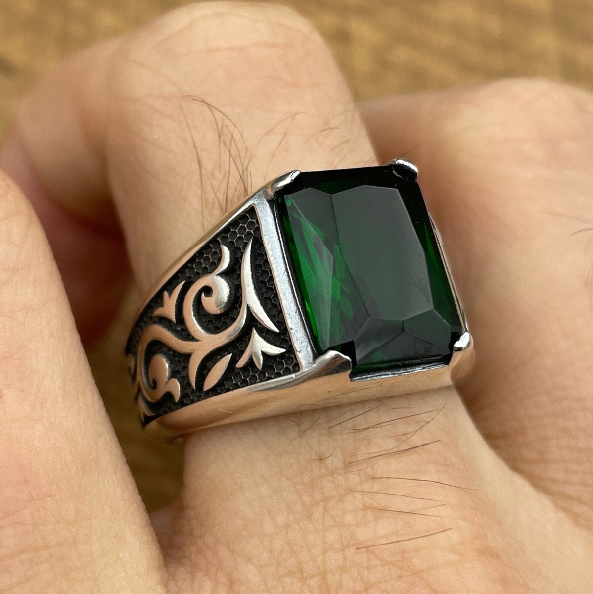 Men's Green Emerald Stone Silver Ring - TryAladdin