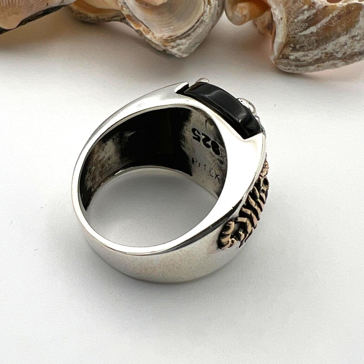 Men's Onyx Scorpion Ring - TryAladdin