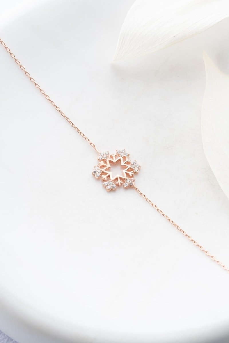 Nereze | Rose Snowflake Design Bracelet - TryAladdin