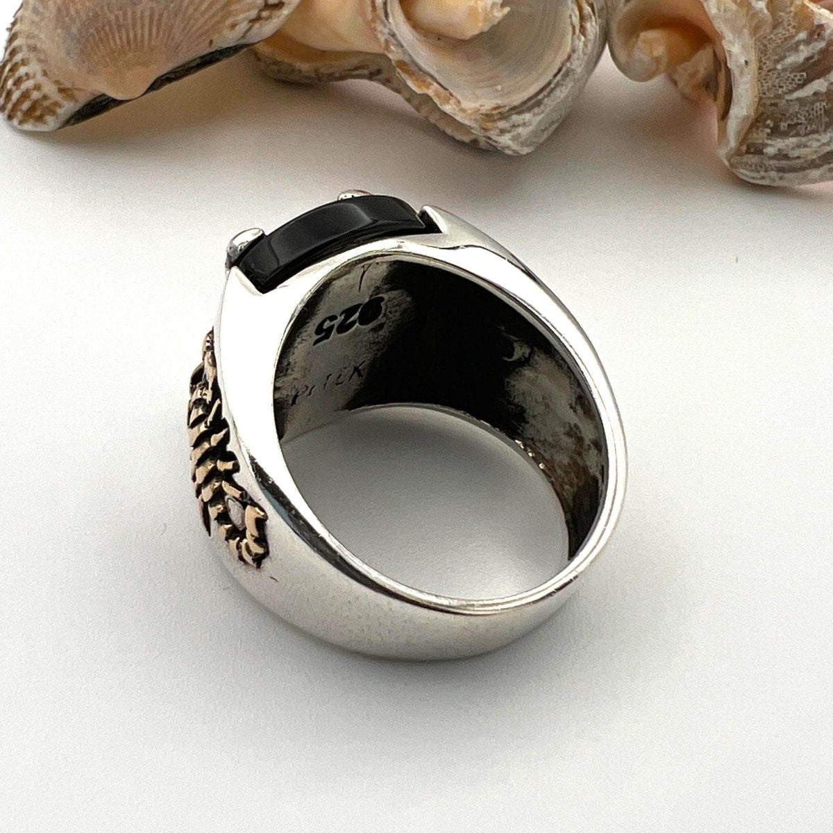 Onyx Men's Silver Ring - TryAladdin