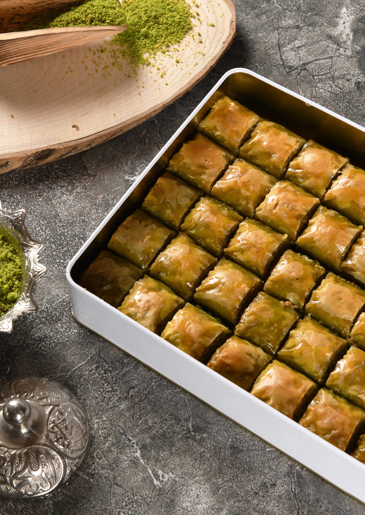 Asi | Special Mini Baklava with Pıstachio in Gift Metal Box - TryAladdin