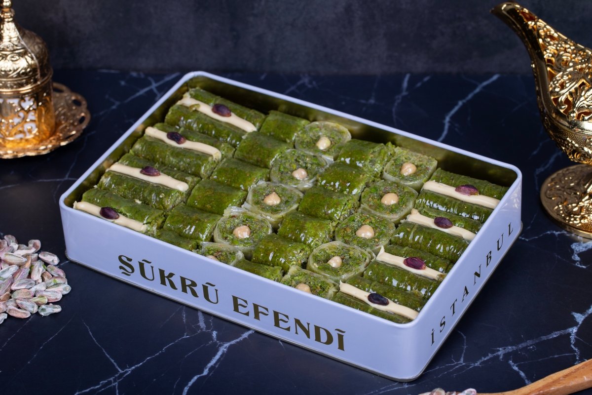 Sukru Efendi 1935 | Green Bliss Baklava with Pistachio in Gift Metal Box (1250gr) - TryAladdin