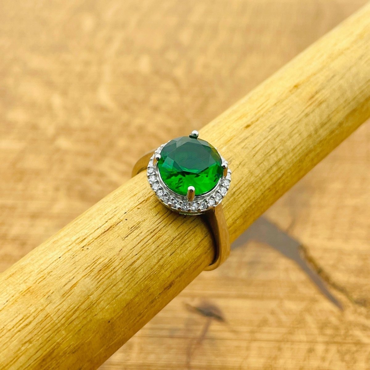 Women's Emerald Silver Ring - TryAladdin