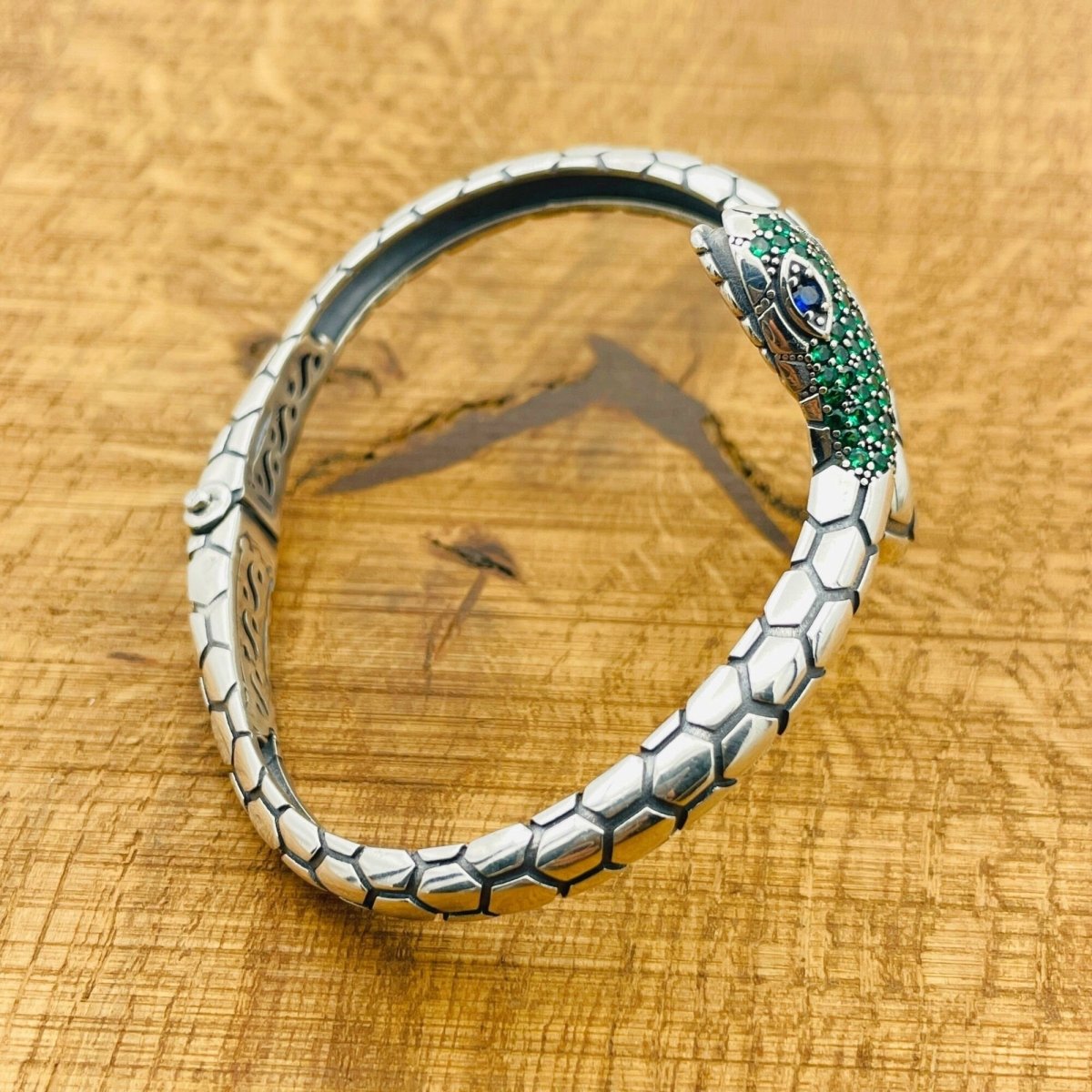 Women’s Emerald Snake Bracelet - TryAladdin